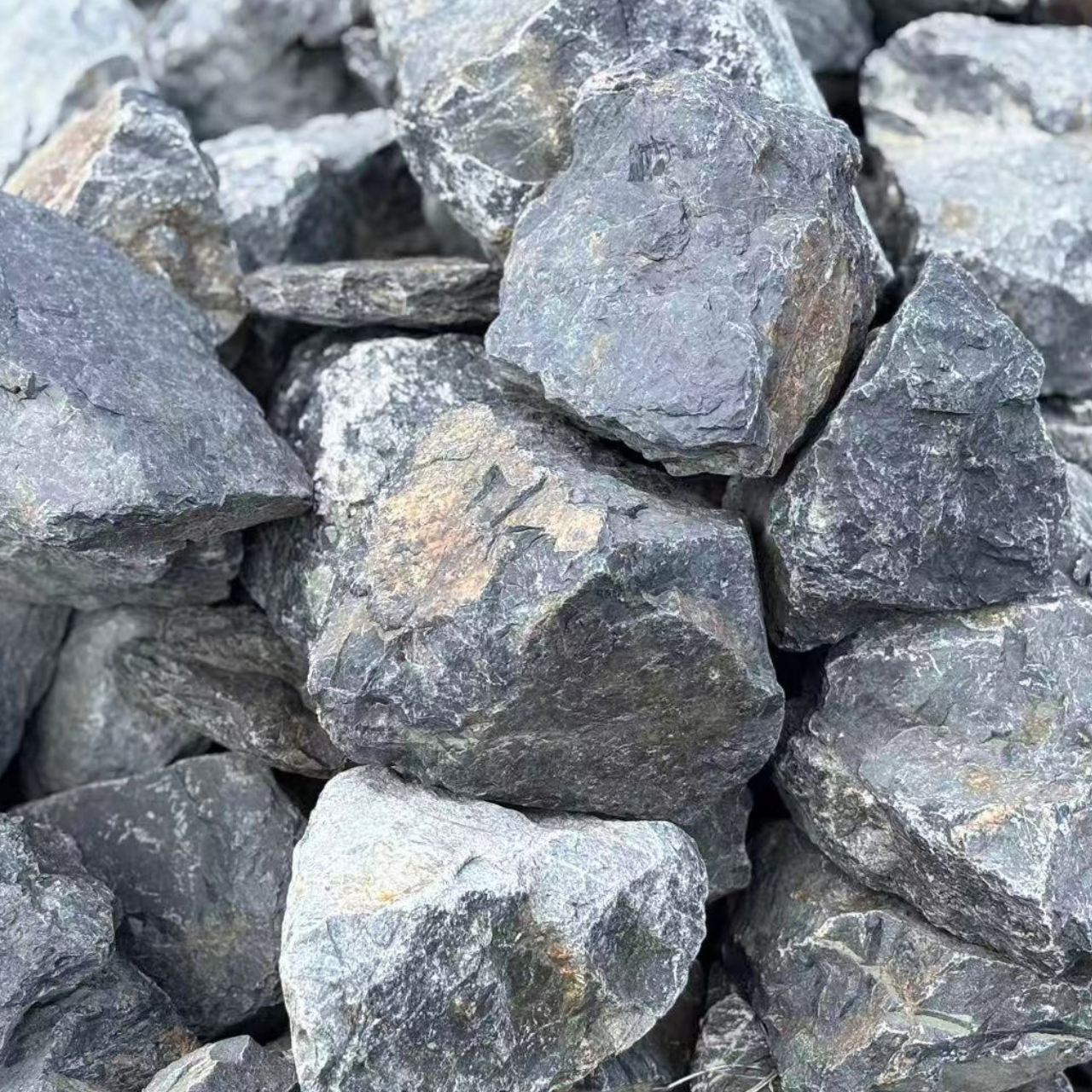 【100kg未満ご注文の方】【kg単位販売】藍黒石 φ200-300mm内外