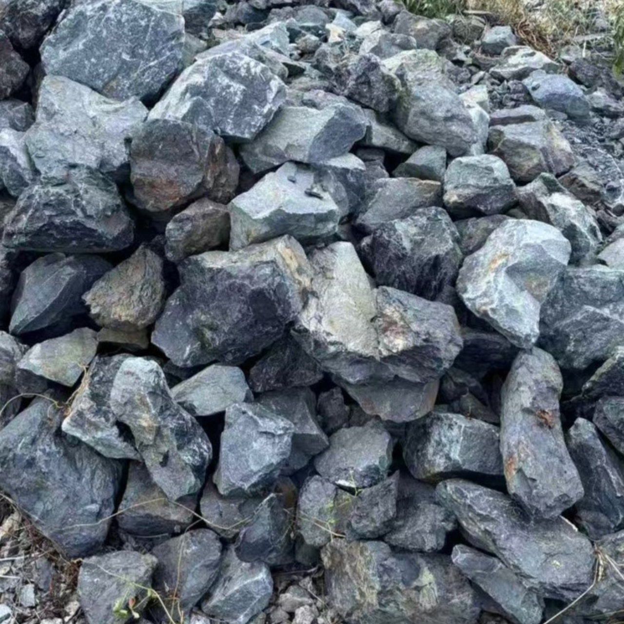 【100kg未満ご注文の方】【kg単位販売】藍黒石 φ200-300mm内外 - 画像 (2)